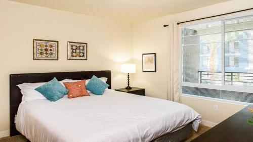 Derian Apartment #873929 Apts