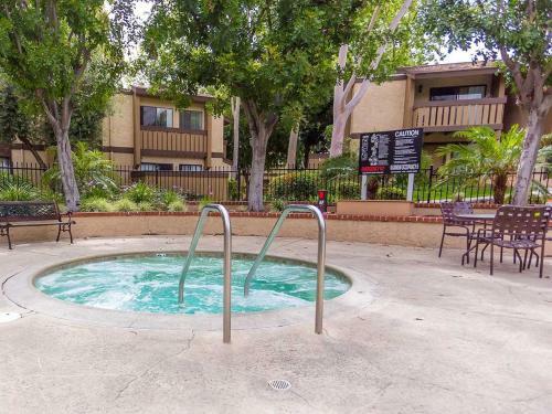 Topeka Apartment #873901 Apts