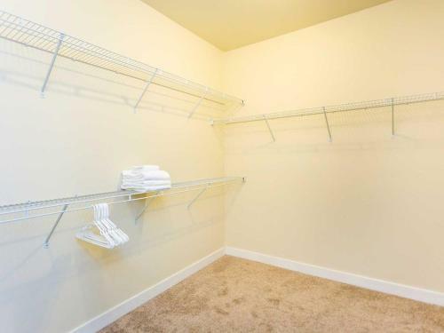Jamboree Apartment #873928 Apts
