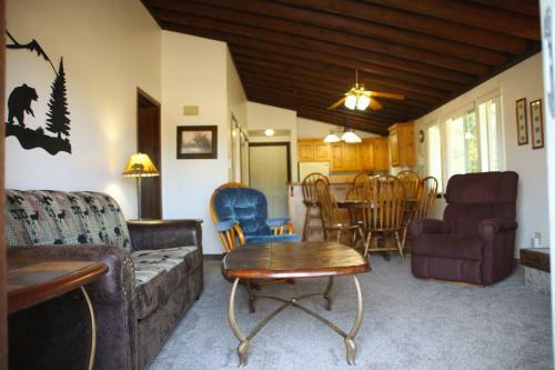 Hotel Getaways At Timbers At Island Park Village