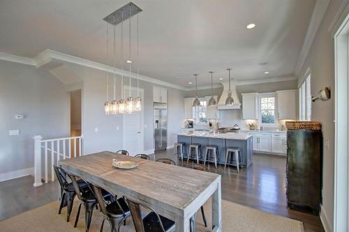 2301 Palm Boulevard Home