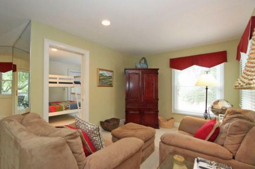 12 Dunecrest Lane