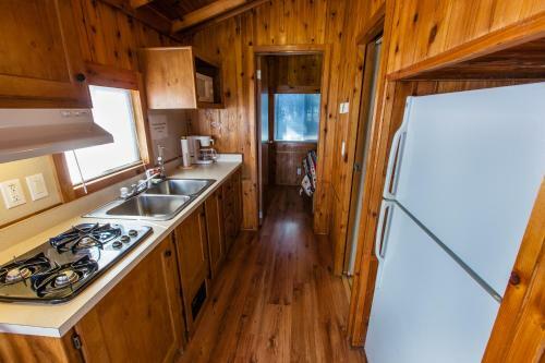 Pio Pico Camping Resort One-bedroom Cabin 13