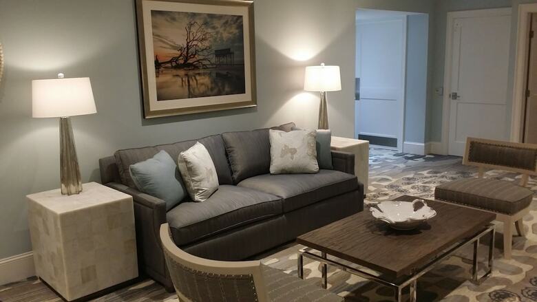 Park Lane Hotel & Suites