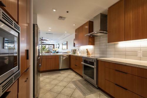 Apartamento New! Updated! Modern, Maui Beachfront With Central A/c Condo