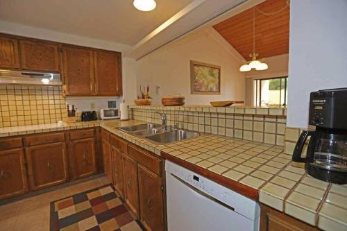 Kona Coast Resort Unit 5-203