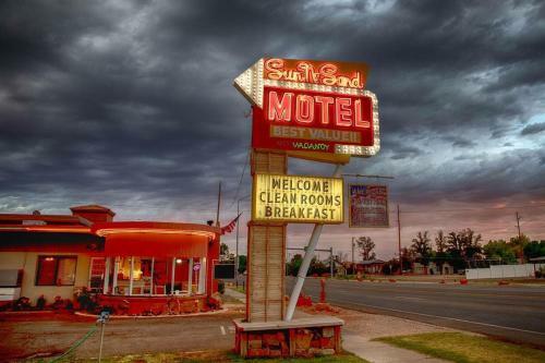 Sun -n- Sand Motel