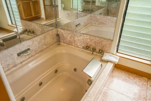 Apartamento Hale Awapuhi #2j
