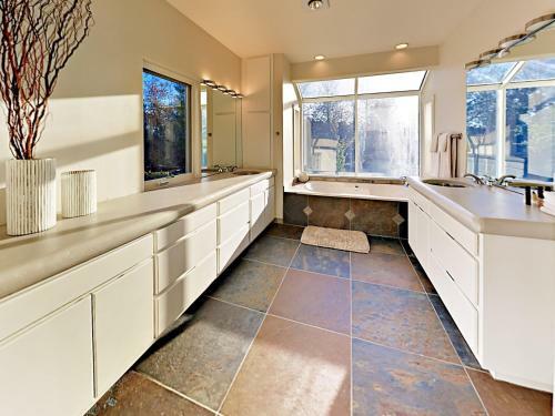 Valley Of The Moon Estate