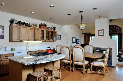 Harriman Townhome Pool Access Walk To Ketchum