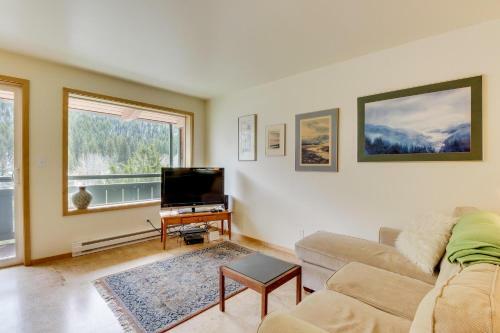 Limelight Base Camp Condo. Ski, Bike, & Adventure!