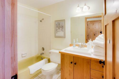 Limelight Base Camp Condo. Ski, Bike, & Adventure!