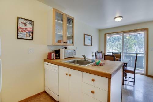 Limelight Base Camp Condo. Ski, Bike, & Adventure!