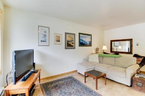 Limelight Base Camp Condo. Ski, Bike, & Adventure!