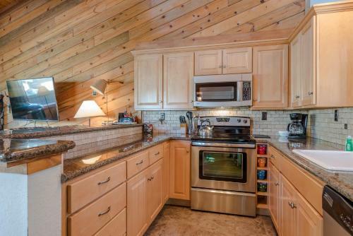 Smokey Plaza Condominium Warm Springs