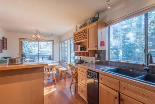 Sage Road Duplex Beautiful Views In Warm Springs