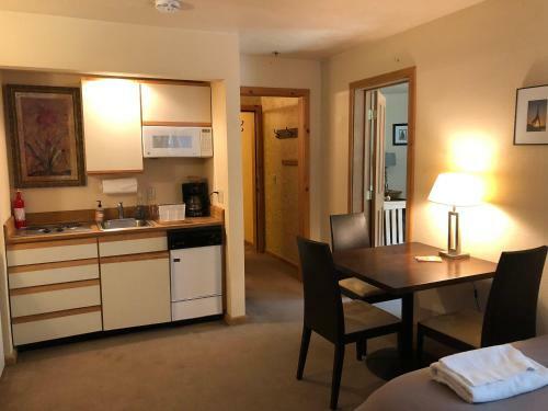 Hot Water Inn & Hostel