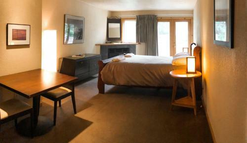 Hot Water Inn & Hostel