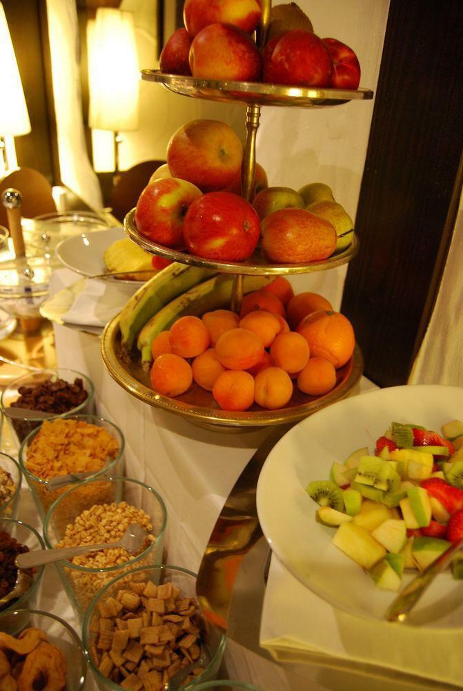 Dom Hotel Am R�merbrunnen