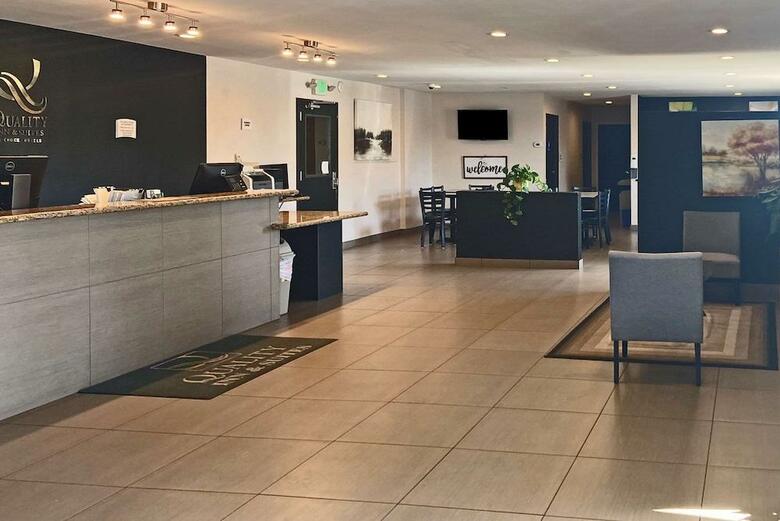 Hotel Quality Inn & Suites