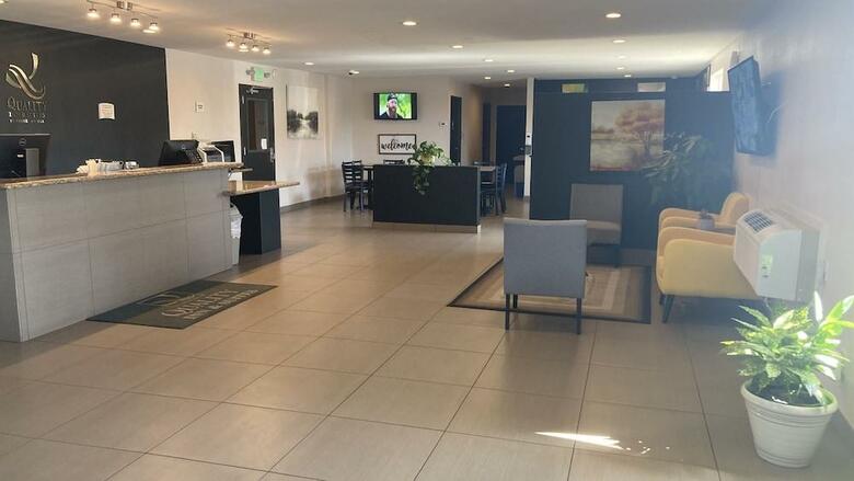 Hotel Quality Inn & Suites