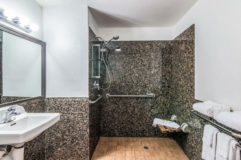 Hotel Quality Inn & Suites