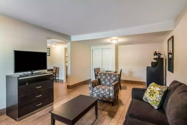 Hotel Quality Inn & Suites