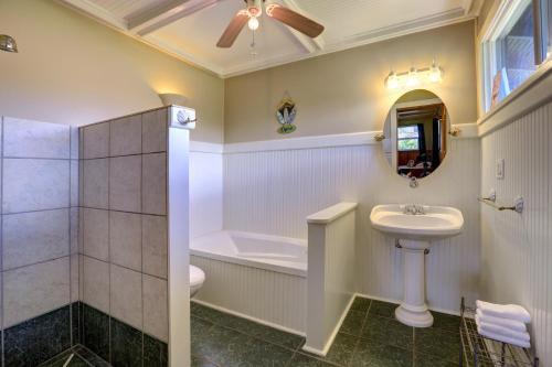Halama Hale - Four Bedroom Home