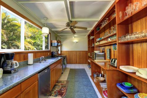 Halama Hale - Four Bedroom Home