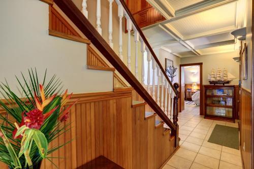 Halama Hale - Four Bedroom Home