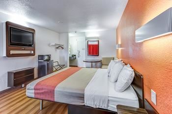Hotel Motel 6 Portland South