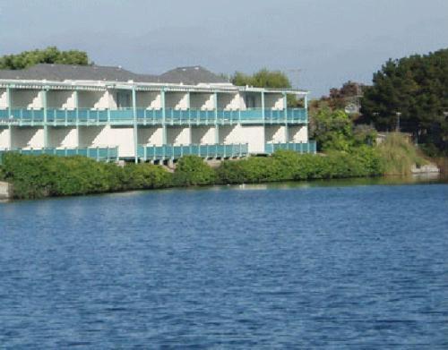 Hotel Coral Reef Inn & Suites