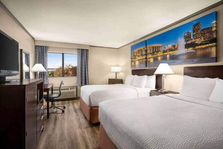 Hotel Baymont By Wyndham Monterey Park