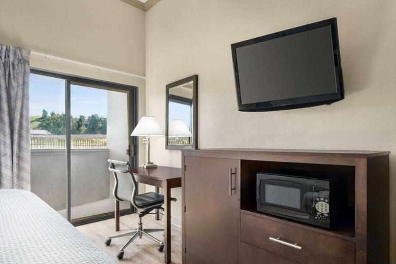 Hotel Baymont By Wyndham Monterey Park