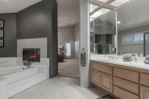 La Quinta Tennis Escape Home
