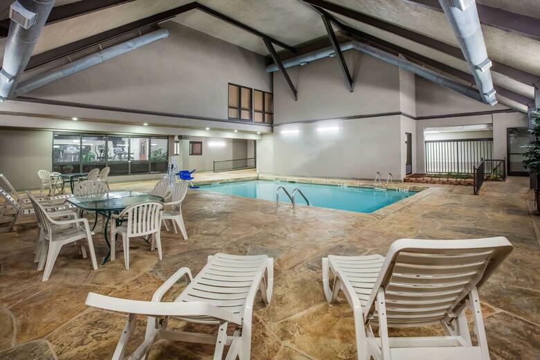 Hotel Days Inn & Suites By Wyndham Tyler