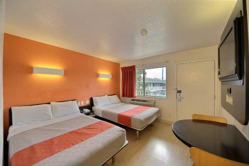 Hotel Motel 6 San Marcos