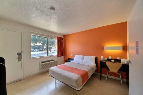 Hotel Motel 6 San Marcos