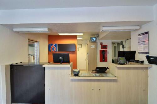 Hotel Motel 6 San Marcos