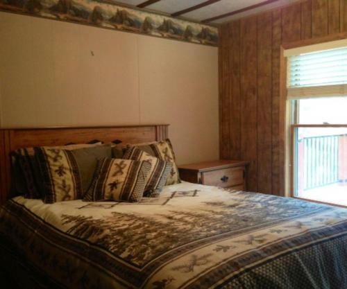 Hanna Creek Lodge