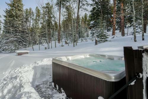 Twisted Pines Lodge