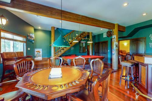 Spruce Bluff Lodge