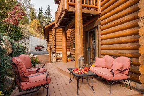 Spruce Bluff Lodge