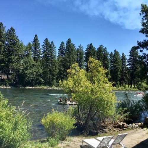 Motel River's Edge Lodge