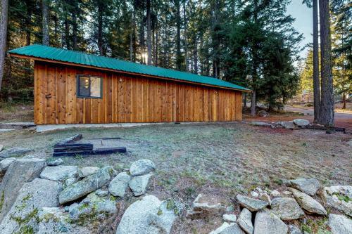 Soaring Pines Lodge & Bunkhouse