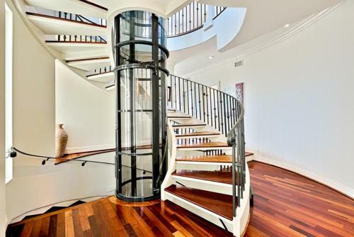 Lbc-5121 - Coastal Escape Five-bedroom Holiday Home