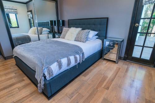 Breathtaking Spanish Villa In Hollywood Hills