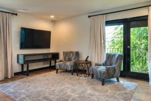 Breathtaking Spanish Villa In Hollywood Hills