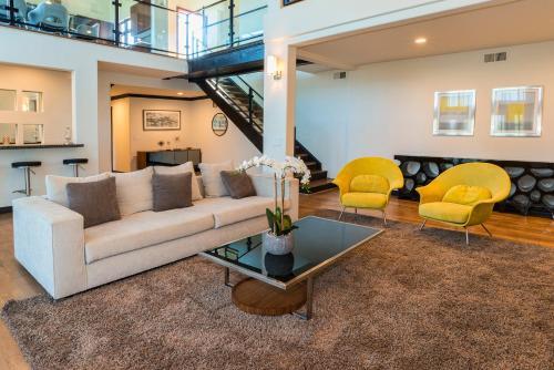 Breathtaking Spanish Villa In Hollywood Hills