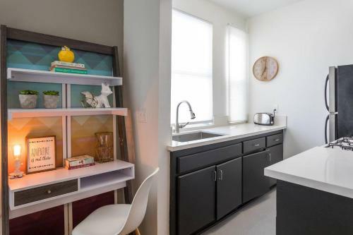 204 Sunset � Silverlake Sunset Apartment 7.45